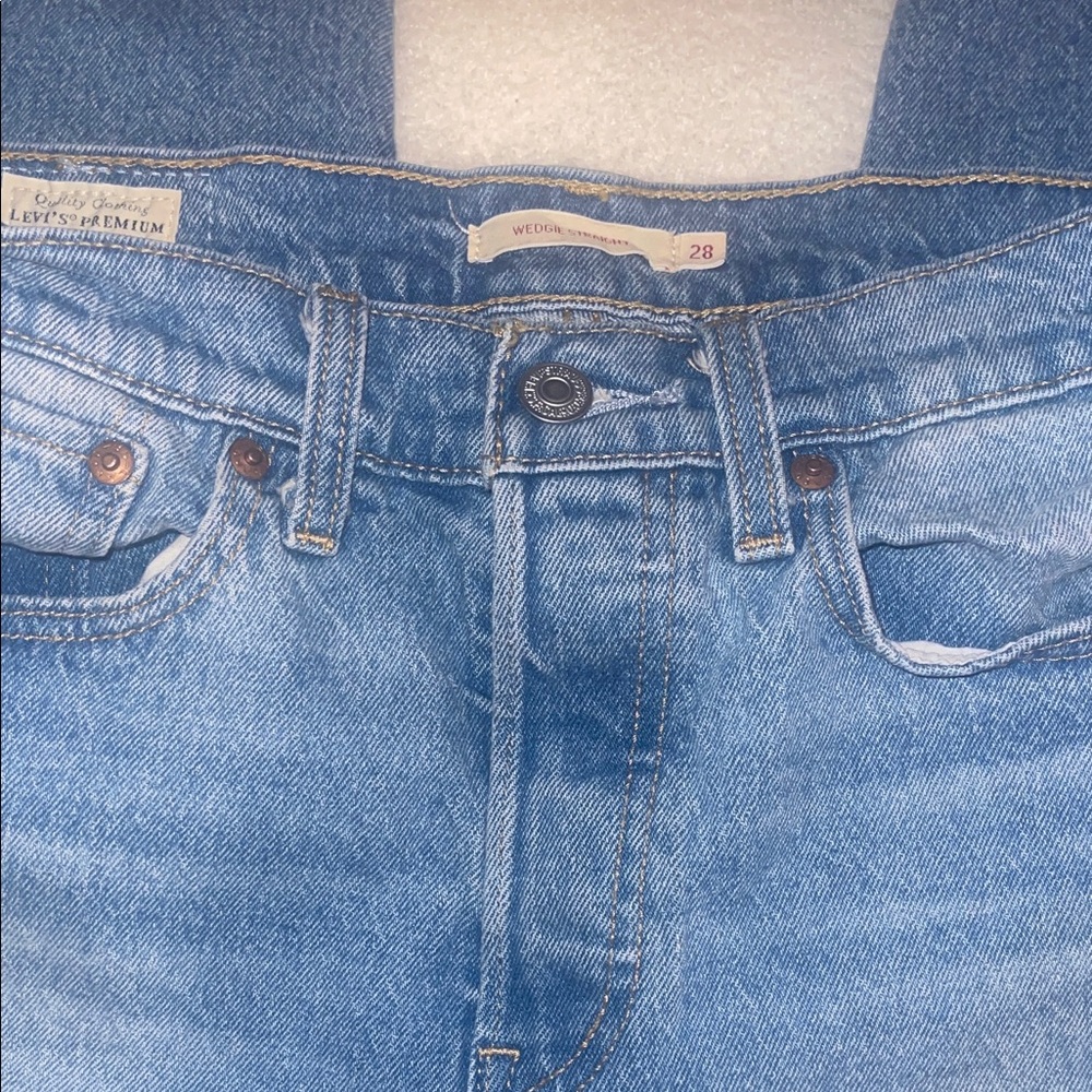 Levi's Light Blue Wedgie straight Jean - Picture 2 of 7